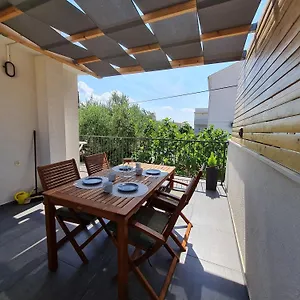 https://modern-apartment-vitrenjak.hotelinzadar.com