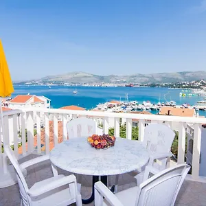 https://apartmani-juric-trogir.splithotels.org
